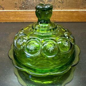 Vtg  LE Smith Moon & Stars Green Glass Lidded Round Butter Cheese Dish 5" x 7.5"